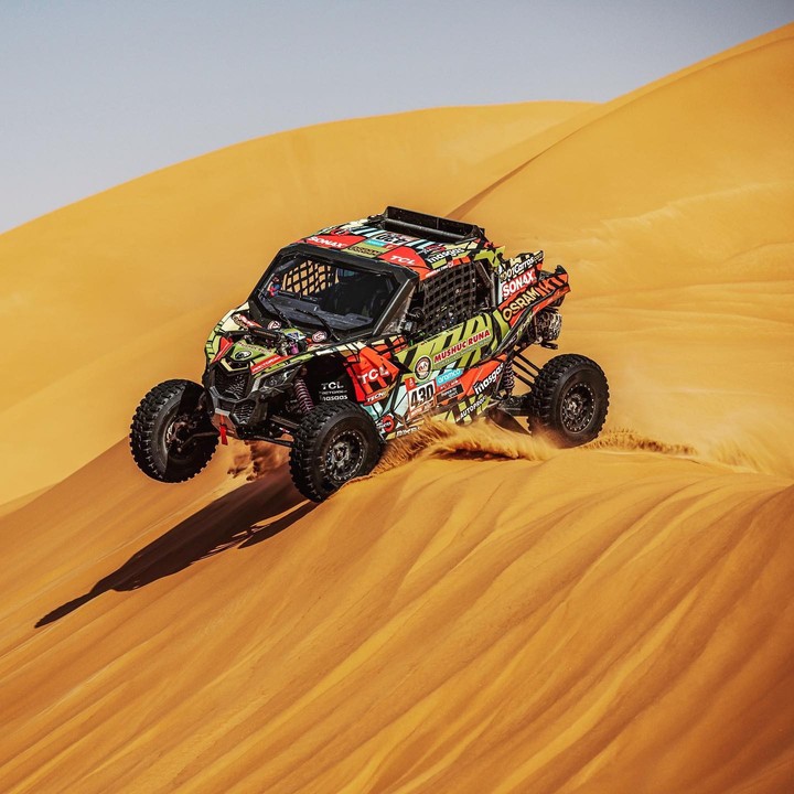 Sebastián Guayasamín y Brad Salazar cuando finalizaron el Rally Dakar 2023 