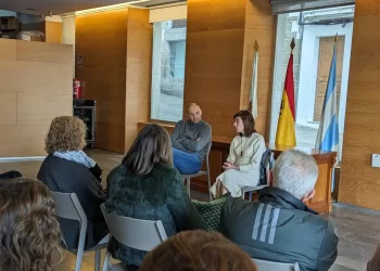 Sumar se compromete a dar un «giro de 180 grados» a la sanidad>