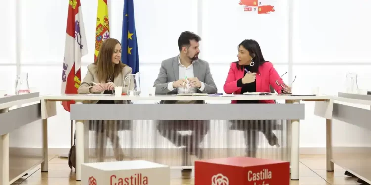 Tudanca, «a disposición» del PSOE: «No me he querido marchar»>