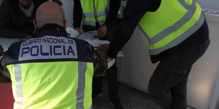 Cae una trama que cobraba hasta 800 euros por suplantar la identidad en los exámenes para obtener la nacionalidad española>