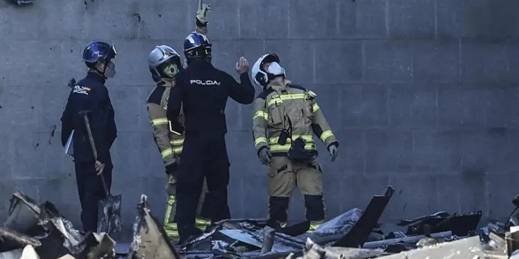 Concluye la búsqueda de desaparecidos en el incendio de Valencia con el hallazgo de una décima víctima mortal>