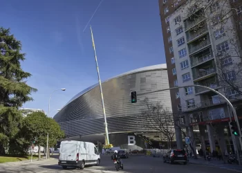 Efecto Bernabéu: más alquiler turístico y menos vecinos a los pies de la Castellana>