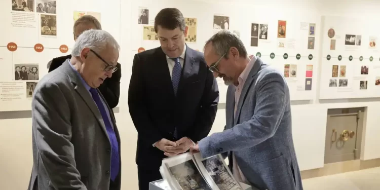 El legado de Martín Gaite ya descansa en Salamanca «cumpliéndose el deseo de todos los que la rodeaban»>