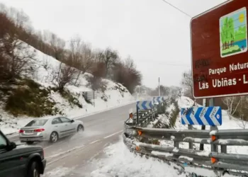 El temporal dificulta la circulación y obliga a embolsar camiones en León y Palencia>