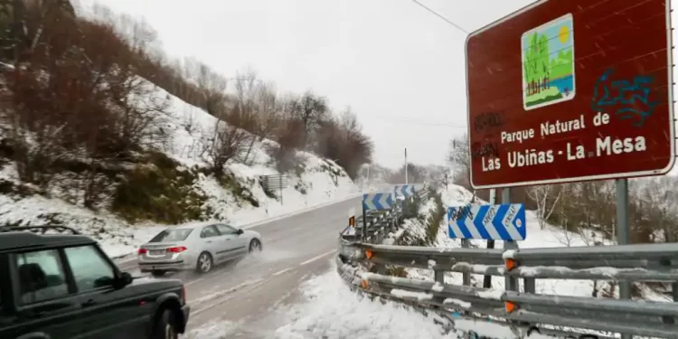 El temporal dificulta la circulación y obliga a embolsar camiones en León y Palencia>