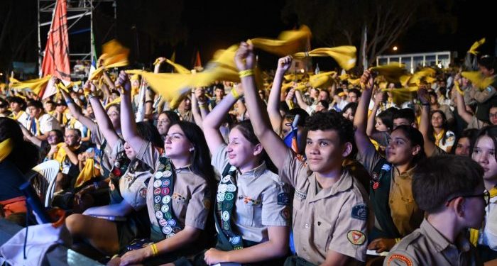 En Rivadavia, Cornejo asistió a un encuentro de jóvenes pertenecientes a un grupo considerado sectario