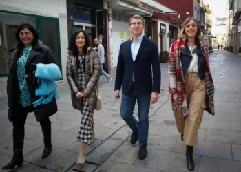 Feijóo «vuelve a casa» como subalterno de su sucesor para mantener el feudo del PP>