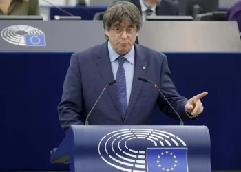 La Eurocámara insta a investigar los lazos de Puigdemont con Putin>