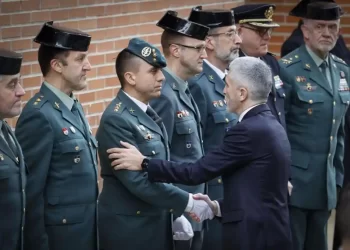 La viuda de un guardia civil fallecido en Barbate se niega a que Marlaska le coloque una medalla: «No hubiera querido esto»>