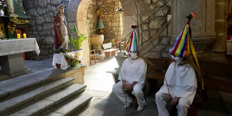 Los Zarramaches regresan a Casavieja (Ávila) por San Blas>