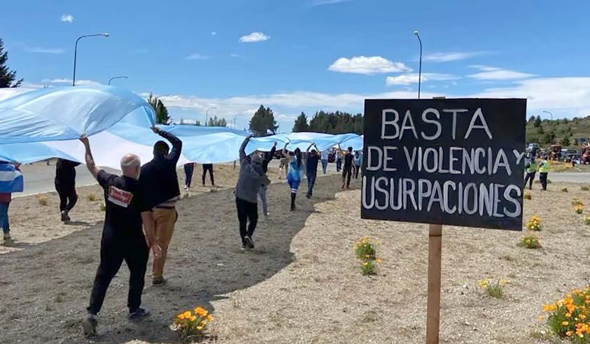 Luis Petri anunció el desalojo de mapuches de tierras del Ejército en Bariloche