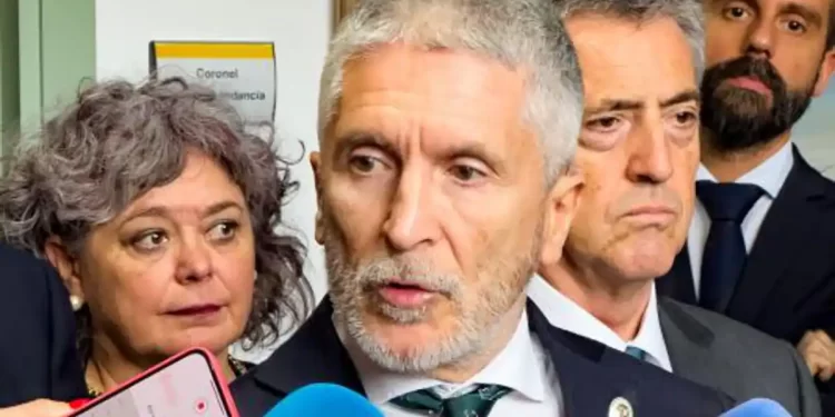 Marlaska se abona al escándalo>