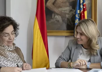 Marta Barrachina promueve el espíritu de superación, unidad y fortaleza en el Día Internacional de la Mujer con Irene Villa>