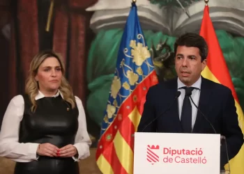 Mazón anuncia una inversión de 600.000 euros para promocionar el sector del azulejo>