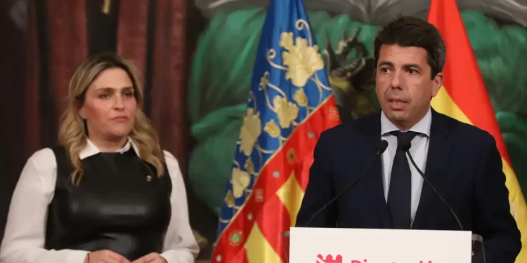 Mazón anuncia una inversión de 600.000 euros para promocionar el sector del azulejo>
