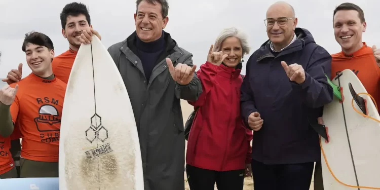 Ni el CIS lo salva: las encuestas avistan el abismo del PSOE este 18F>