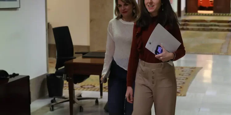 Podemos carga contra el nombramiento de Carmen Calvo por sus posiciones «tránsfobas»>