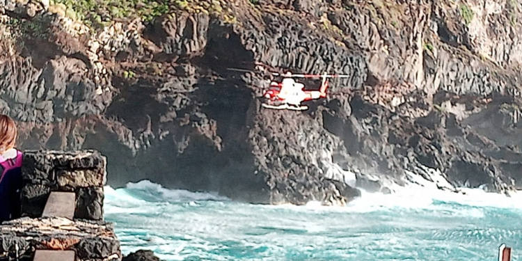 Se busca a dos personas desaparecidas que cayeron al mar en El Sauzal (Tenerife)>