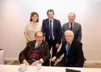 Un libro reivindica a los «desobedientes» que cambiaron el régimen desde dentro>