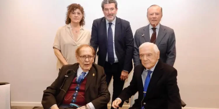 Un libro reivindica a los «desobedientes» que cambiaron el régimen desde dentro>