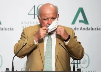 Andalucía pagó por las mascarillas a la pareja de Isabel Díaz Ayuso un 35% menos que el Gobierno de España>