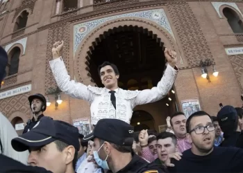 Ángel Téllez sustituye a Álvaro Alarcón, con la clavícula rota, en la corrida del sábado en Toledo>