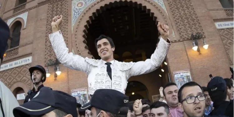 Ángel Téllez sustituye a Álvaro Alarcón, con la clavícula rota, en la corrida del sábado en Toledo>