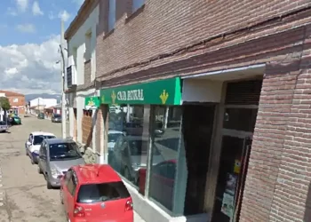 Atraco en La Pueblanueva: buscan a dos españoles armados de unos 60 años que se llevaron 4.000 euros>