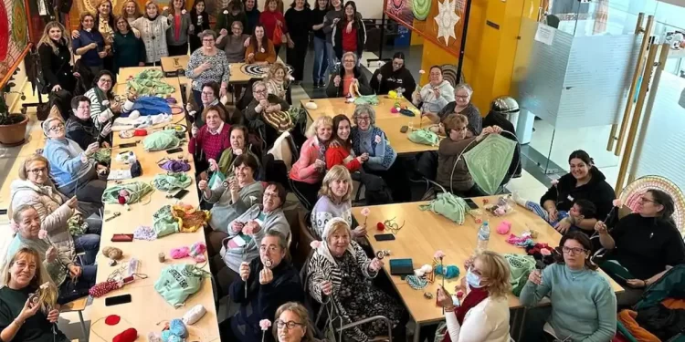 Cerca de 100 personas participan en la iniciativa ‘Entretejiendo’ en Cazalegas>