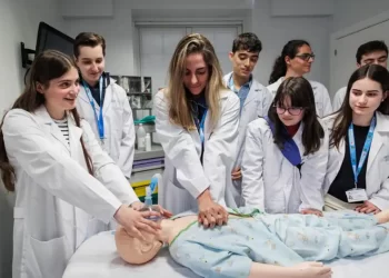 De pacientes a pequeños ‘doctores’ en el Niño Jesús: «Devolvemos el favor al hospital»>