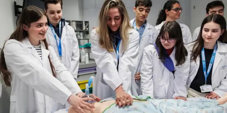 De pacientes a pequeños ‘doctores’ en el Niño Jesús: «Devolvemos el favor al hospital»>