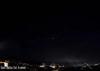 Detectan un posible misil balístico sobrevolando la Comunidad Valenciana y Cataluña>