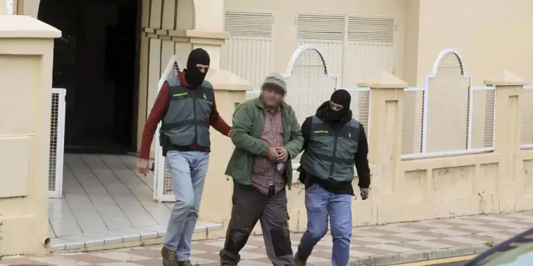 Detienen en un pueblo cercano a Granada a un policía local relacionado con una red yihadista>