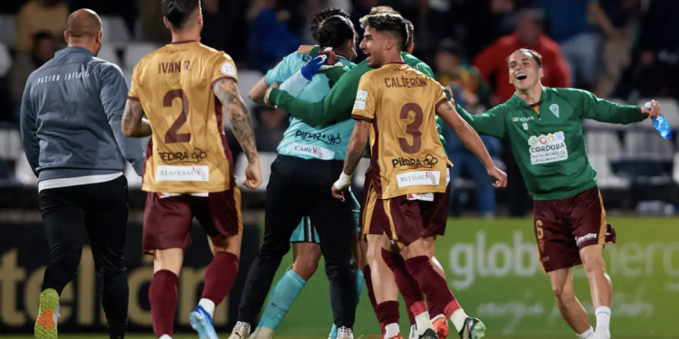 El Córdoba CF y el cordobesismo se suben al barco del ascenso directo>