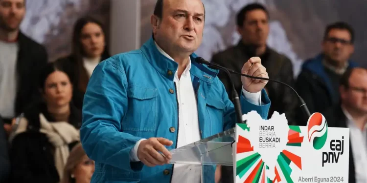 El PNV busca la movilización para el 21-A ante el avance de Bildu, a quien acusa de tener una «agenda oculta»>