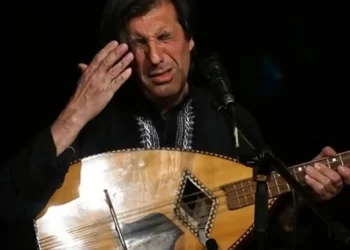 El polifacético artista Pedro Burruezo presenta su primera novela, «Auto-sufi-ciencia»>