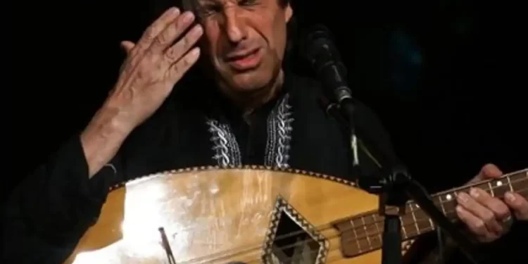 El polifacético artista Pedro Burruezo presenta su primera novela, «Auto-sufi-ciencia»>