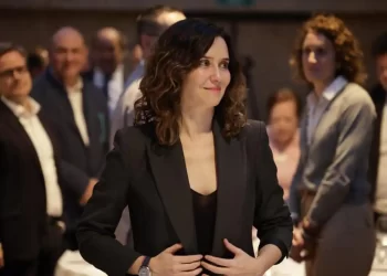 El PP de Madrid denunció a la empresa que compraba mascarillas al novio de Ayuso>