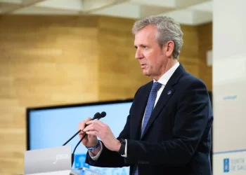 El PPdeG acusa al Gobierno de «ecologismo radical» y carga contra el nuevo reglamento de Costas>