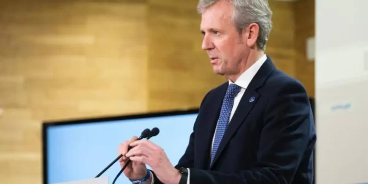 El PPdeG acusa al Gobierno de «ecologismo radical» y carga contra el nuevo reglamento de Costas>