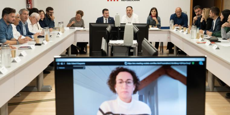 ERC trata de frenar el tirón de Puigdemont exhibiendo la debilidad de Sánchez>