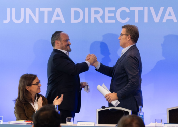 Feijóo pide concentrar el voto en el PP para batir al tándem que forman el PSC y el independentismo>