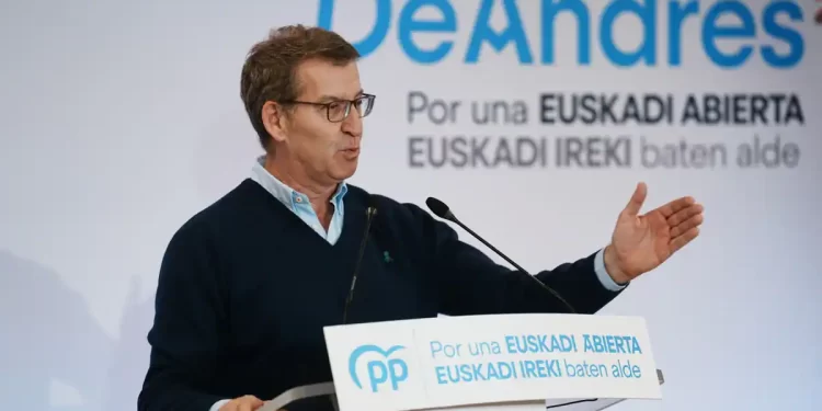 Feijóo sigue como el líder político más valorado ante el deterioro del resto>