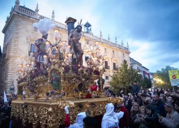 Granada vive por fin las procesiones en el Jueves Santo más deseado>