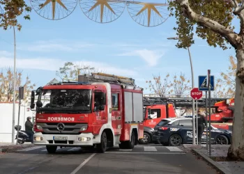 Incendio en Córdoba: los bomberos rescatan a nueve personas tras el fuego en un piso del Sector Sur>