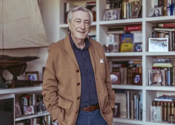 Jorge Dezcallar : «La política exterior no puede cambiar con el inquilino de La Moncloa»>