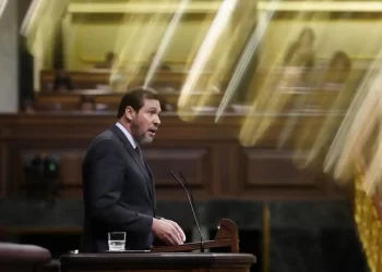 Junts quiere sentar a Illa en la comisión de investigación en plena precampaña catalana>