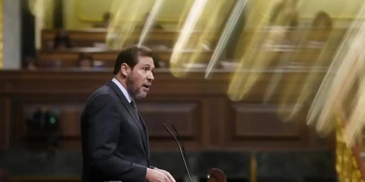 Junts quiere sentar a Illa en la comisión de investigación en plena precampaña catalana>