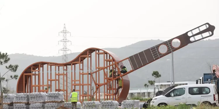 La guitarra gigante del nuevo parque del Flamenco en Córdoba>