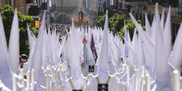 La tregua de la borrasca permitió un espléndido Martes Santo en Málaga con todas las hermandades en la calle>